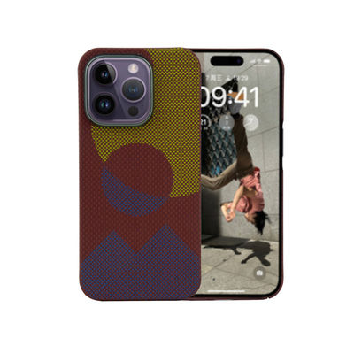 Casque de téléphone personnalisé de luxe en fibre de carbone pour iPhone 16 Pro Max d'épaisseur de 0,8 mm et poids de 16 g