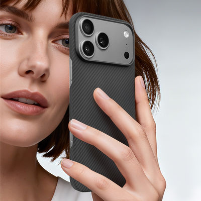 Coque de téléphone mobile personnalisée en fibre de carbone aramide avec cadre métallique pour iPhone 17 Pro Max
