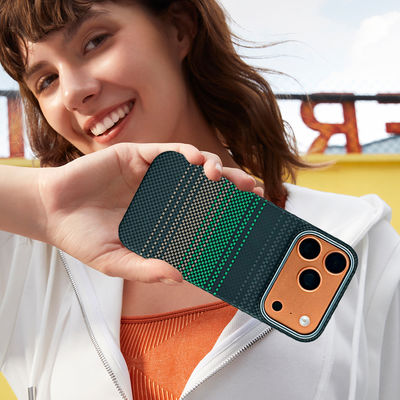 Couleur verte personnalisé motif de couverture mobile en fibre de carbone aramide pour iPhone 17 Pro