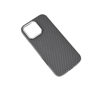 Étui téléphonique mince en fibre d'aramide magnétique de 0,8 mm 16 g pour iPhone 16 Pro avec injection latérale et couverture complète