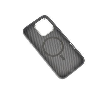Étui téléphonique mince en fibre d'aramide magnétique de 0,8 mm 16 g pour iPhone 16 Pro avec injection latérale et couverture complète