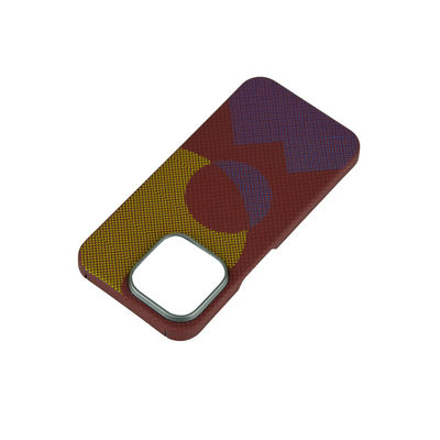 Casque de téléphone personnalisé de luxe en fibre de carbone pour iPhone 16 Pro Max d'épaisseur de 0,8 mm et poids de 16 g