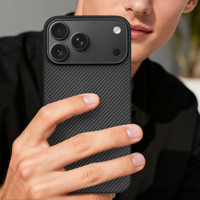 Coque de téléphone mobile personnalisée en fibre de carbone aramide avec cadre métallique pour iPhone 17 Pro Max